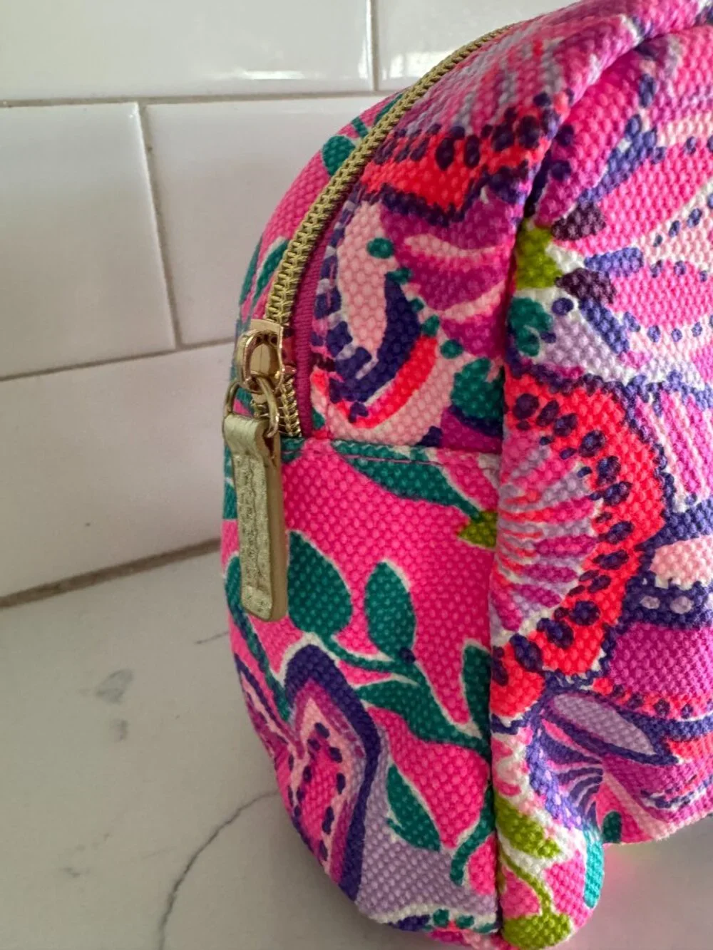 NWOT Lilly Pulitzer Cosmetics Bag Pouch Zip Top She's Too Fly Pink Geometric Flo